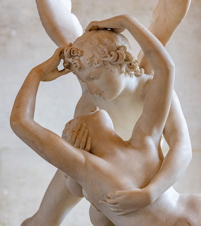 Inicio Escultura inspirada en el mito de Psique y transformación emocional